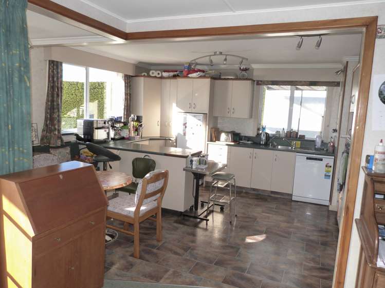 85 Cross Road Edendale_19