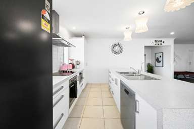 56 Farnborough Drive_3