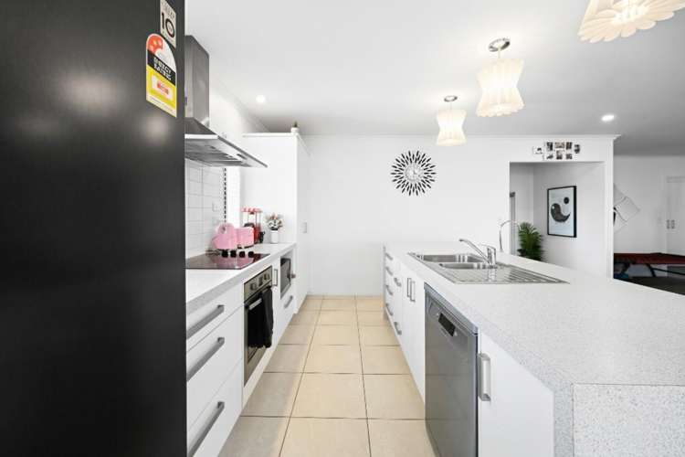 56 Farnborough Drive Grandview Heights_3