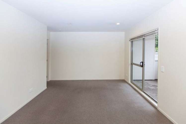 73B/21 Hunters Park Drive Three Kings_4