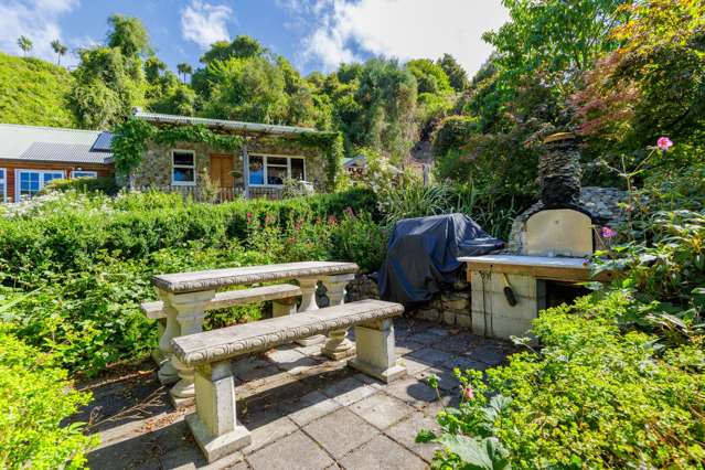 Tranquil lifestyle property, established nursery