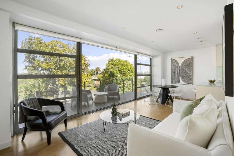 304/19 Surrey Crescent_1