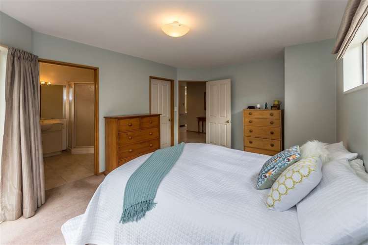 2/32a Bryndwr Road Fendalton_9