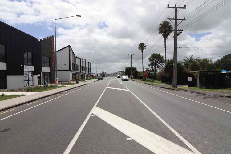 01/90 Hobsonville Road Hobsonville_8