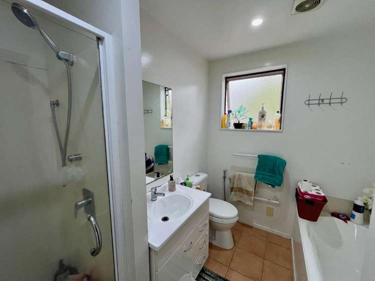 57 Woodbank Drive Glen Eden_9