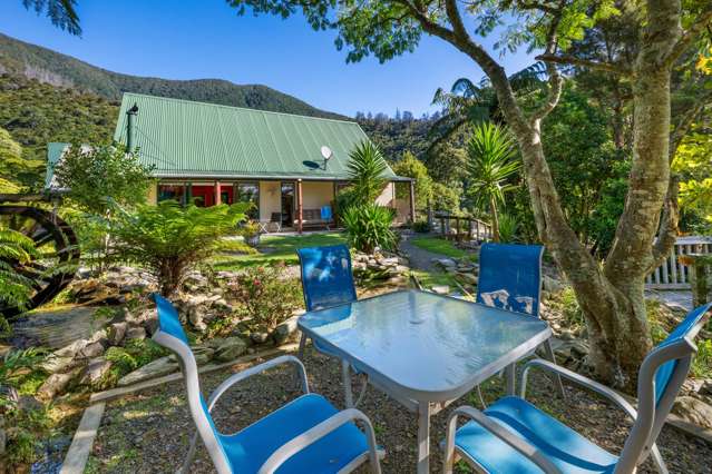 16ha - A Hidden Valley Lifestyle Near Waikawa