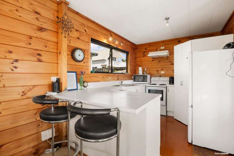 8A Matai Road Stanmore Bay_4