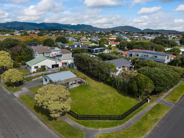 2 Hastings Street Waikanae Beach_14