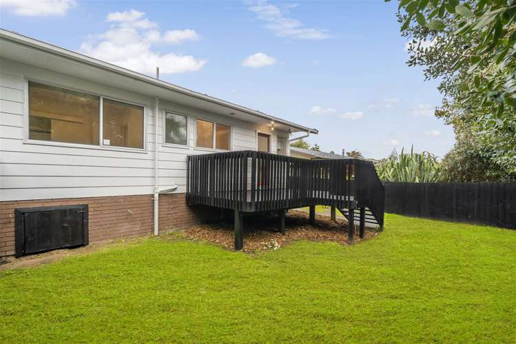 2/11a Bayside Avenue Te Atatu Peninsula_0