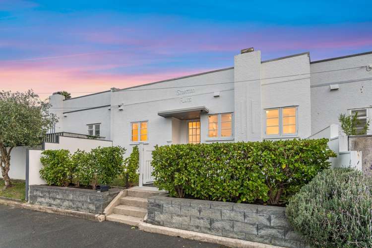 2/27 Calliope Road_0