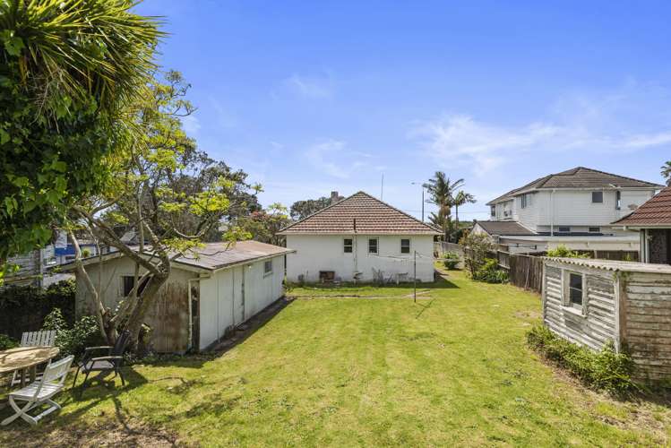 325 Lake Road Hauraki_13