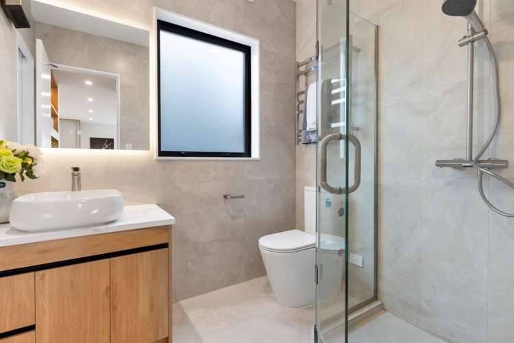 12 Mill Hill Close Flat Bush_32