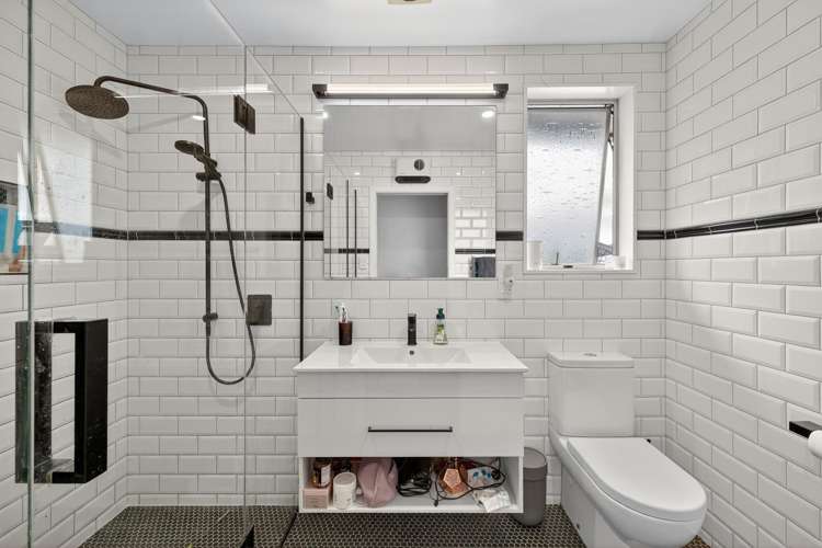 2/207 Estuary Road South New Brighton_9