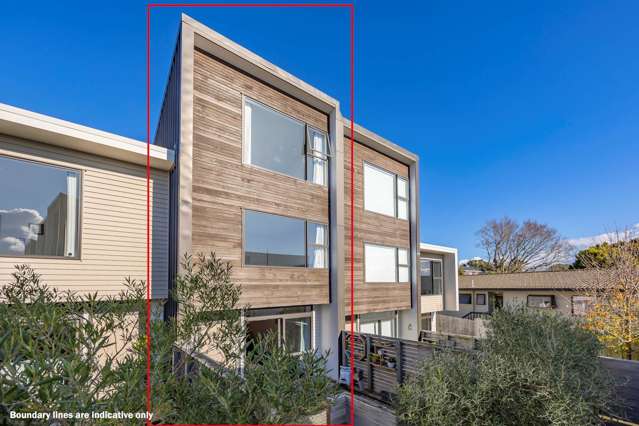 Three Bedroom Townhouse in Handy Location