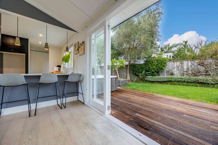 12 Bayside Avenue Te Atatu South_9