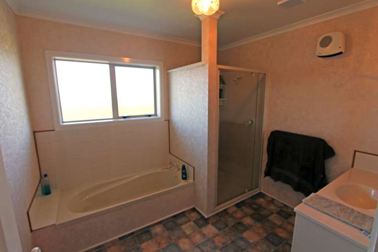 156 King Road Inglewood_12