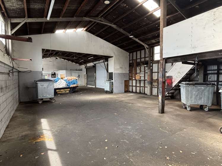 1 Pyes Pa Road Pyes Pa_3