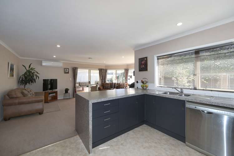 911a Churchill Street Akina_14