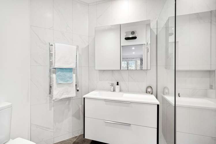 56 Broomfield Terrace Burwood_15