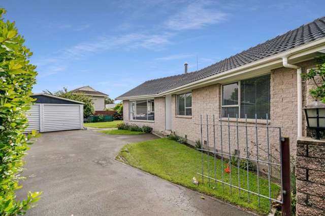 34 Oakley Crescent Hornby_2