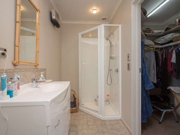 6 Hunt Place Albert Town_13