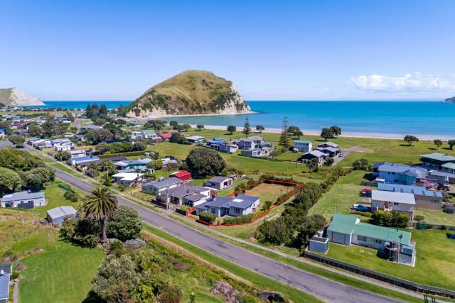 A true Māhia original –renovated, furnished, ready