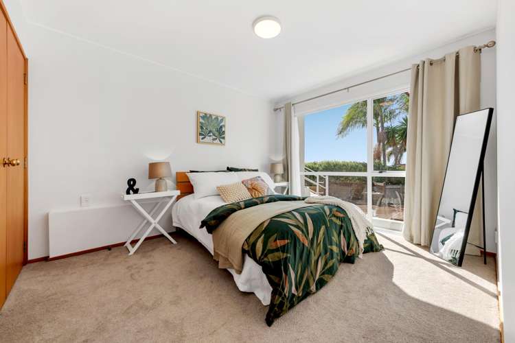 4 Dorrington Place Eastern Beach_28