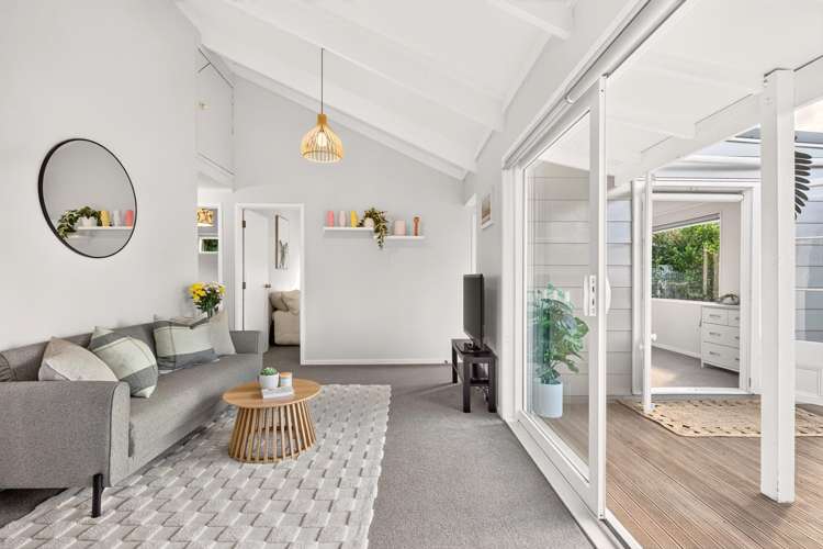 77A Vodanovich Road Te Atatu South_3