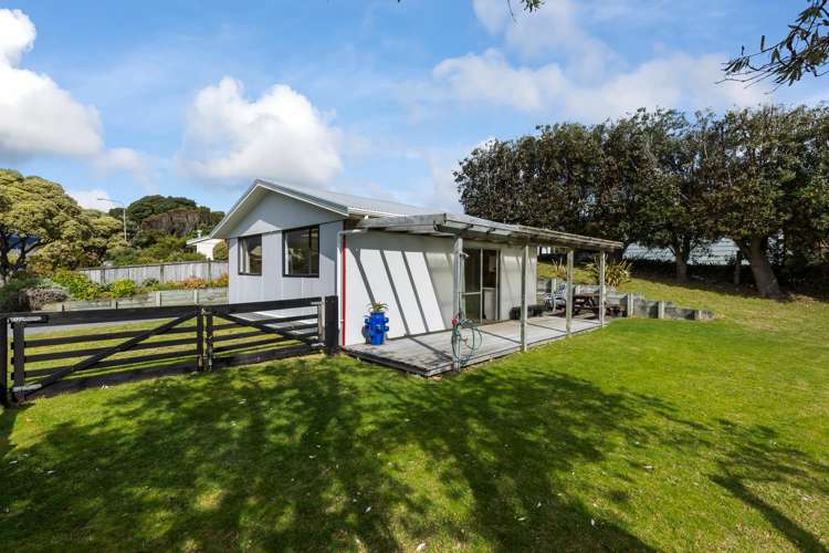 2 Hastings Street Waikanae Beach_7