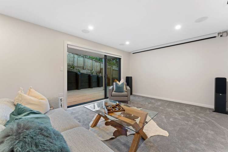 8 Barrel Crescent Swanson_13