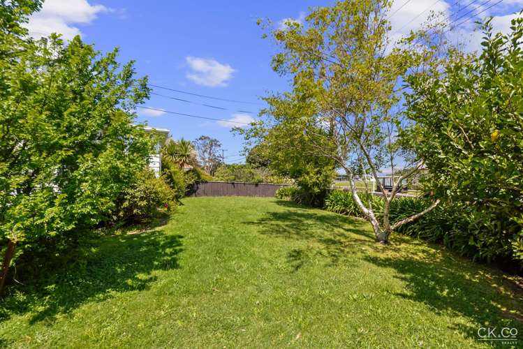 2 Churton Crescent Taita_12