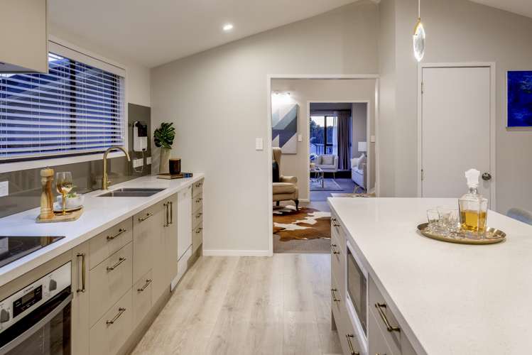 35 Pickwick Parade Mellons Bay_13