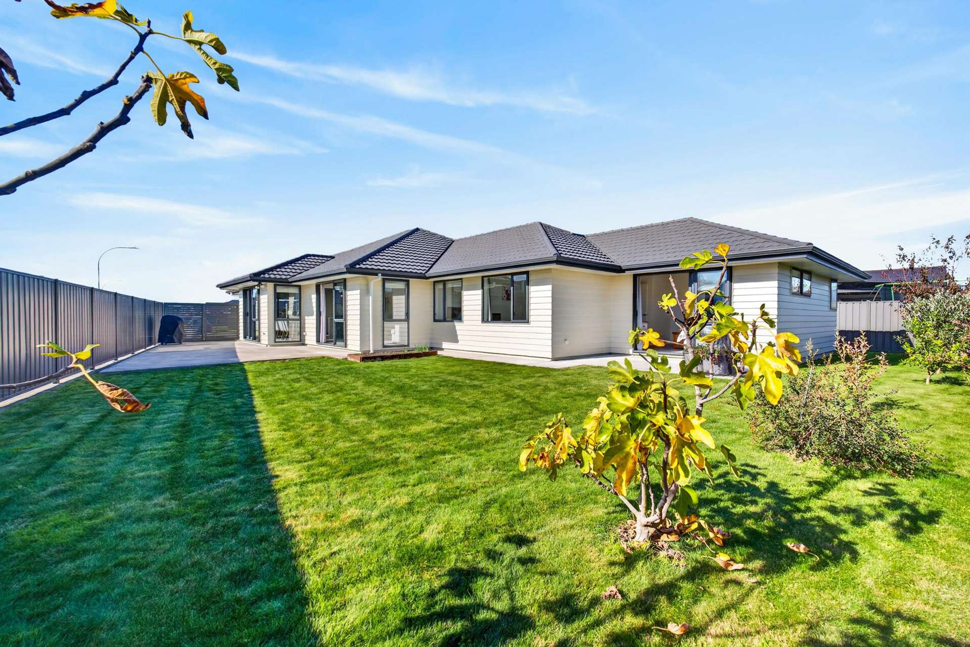 609 Lyndhurst Road Frimley_0