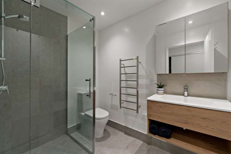 8 Kikorangi Lane Mount Wellington_24