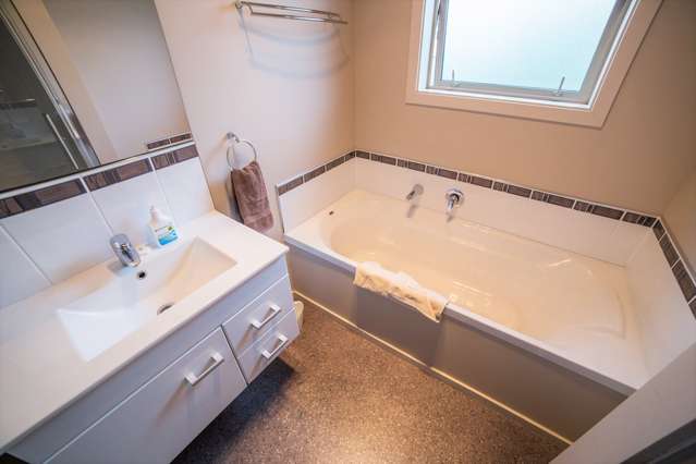 18 Motu-Au Close Manapouri_4