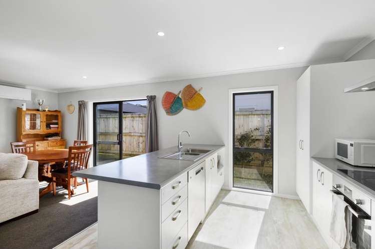 18 Grovedale Square Wainuiomata_3