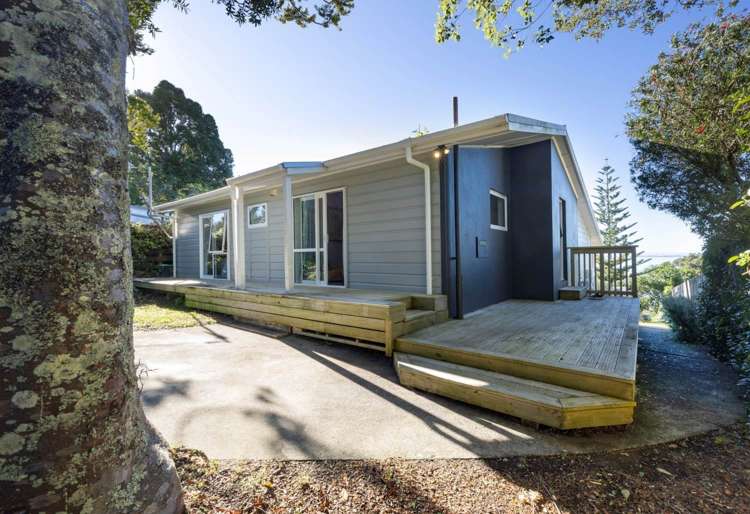 82 Kauri Point Road Laingholm_1