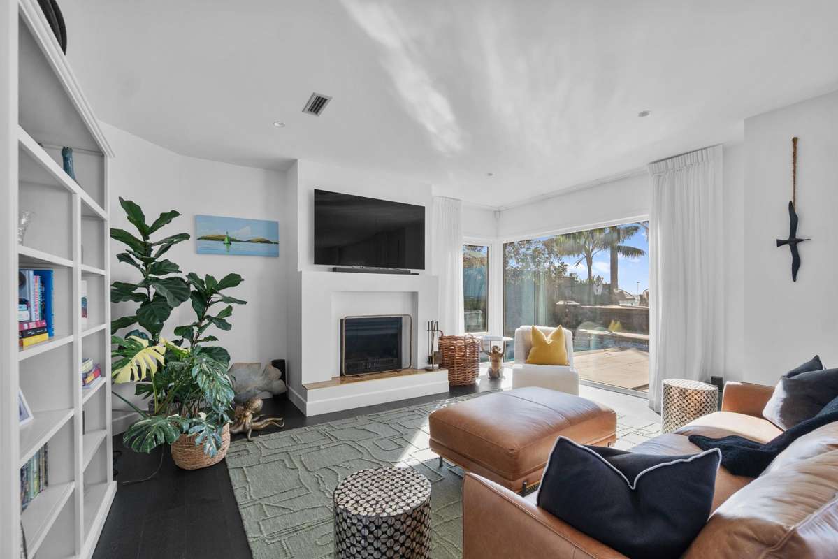 577 Riddell Road_5