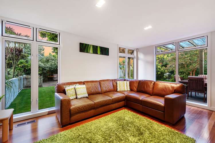 132 River Road Hamilton East_7