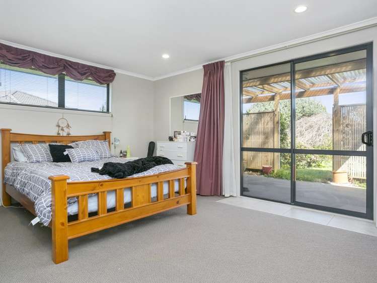 6 De La Mare Drive Leamington_13