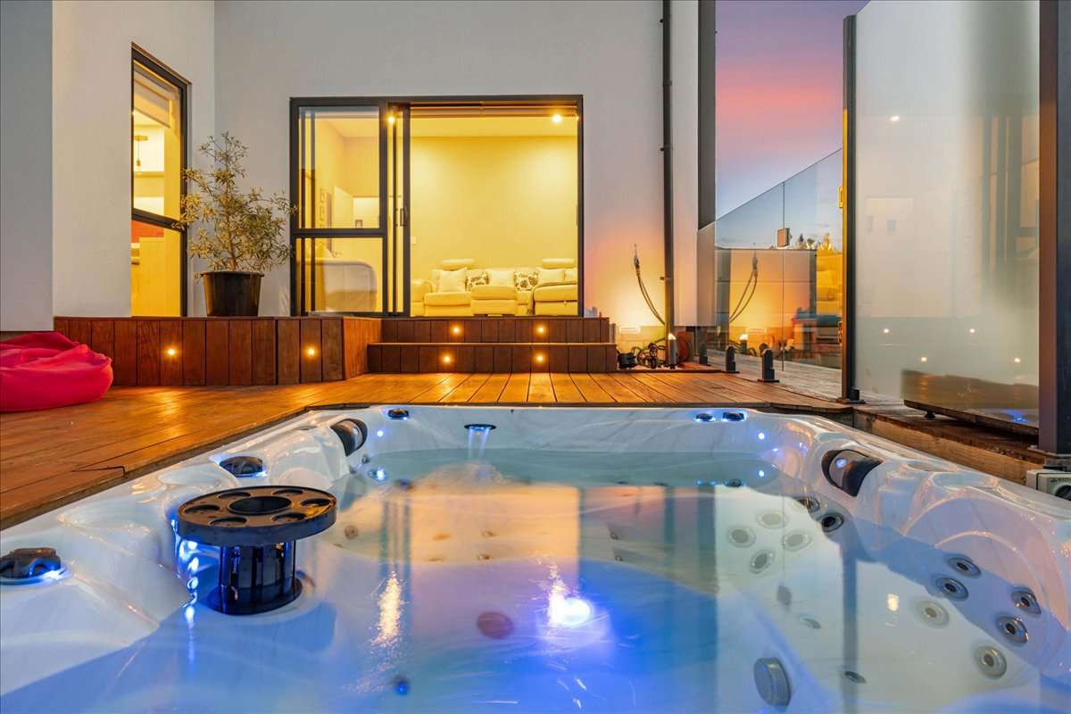 11 and 7 Kissling Terrace_4