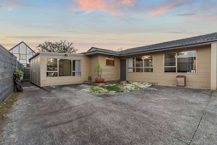 2/41 Challen Close_1