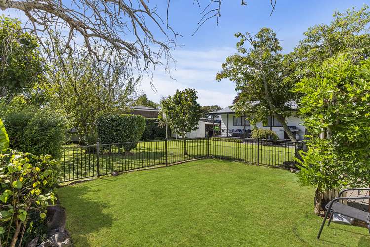 79b Beach Road Pahurehure_12