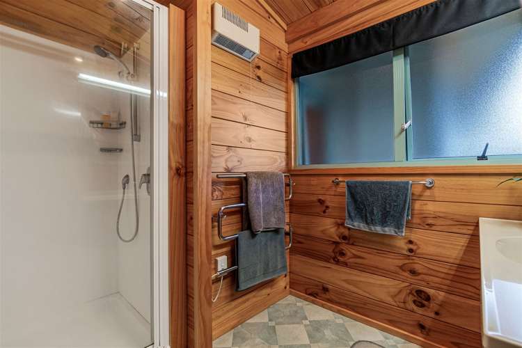 2/111 Beach Road Pahurehure_9