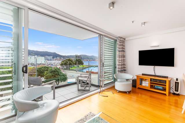 STUNNING CITY-END ORIENTAL BAY APARTMENT.