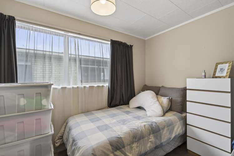 1/6 Hoyle Place Westown_17