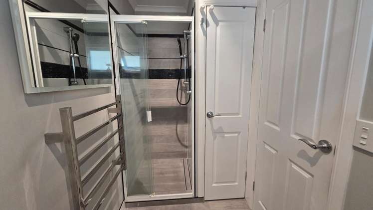  8/31 Tennyson Street Petone_9