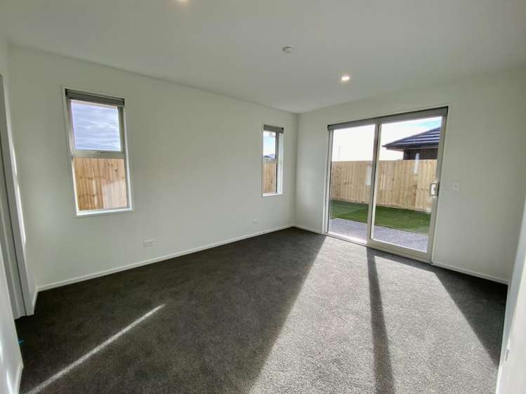 10 Accadia Drive 11103_5