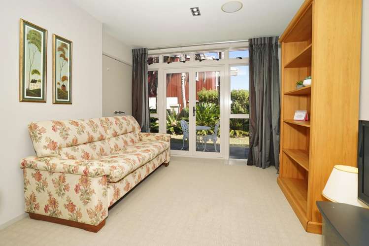 138 Lake Crescent Hamilton Lake_14