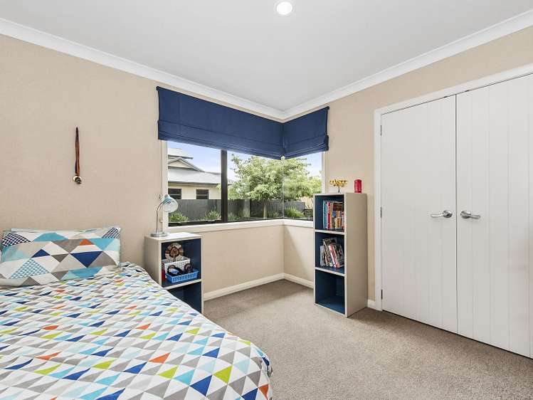 7 Compton Grove Huntington_10